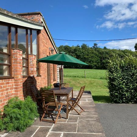 The Old Bull Pen Villa Abergavenny ภายนอก รูปภาพ