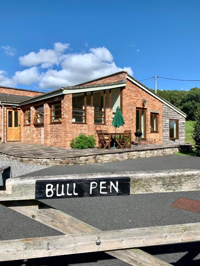 The Old Bull Pen Villa Abergavenny ภายนอก รูปภาพ