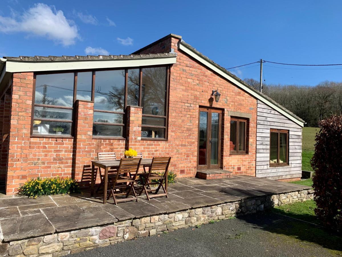 The Old Bull Pen Villa Abergavenny ภายนอก รูปภาพ